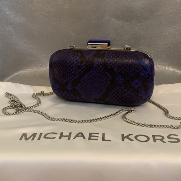 CUTE! NWT Michael Kors Elsie Blue Dome Clutch - Picture 1 of 4